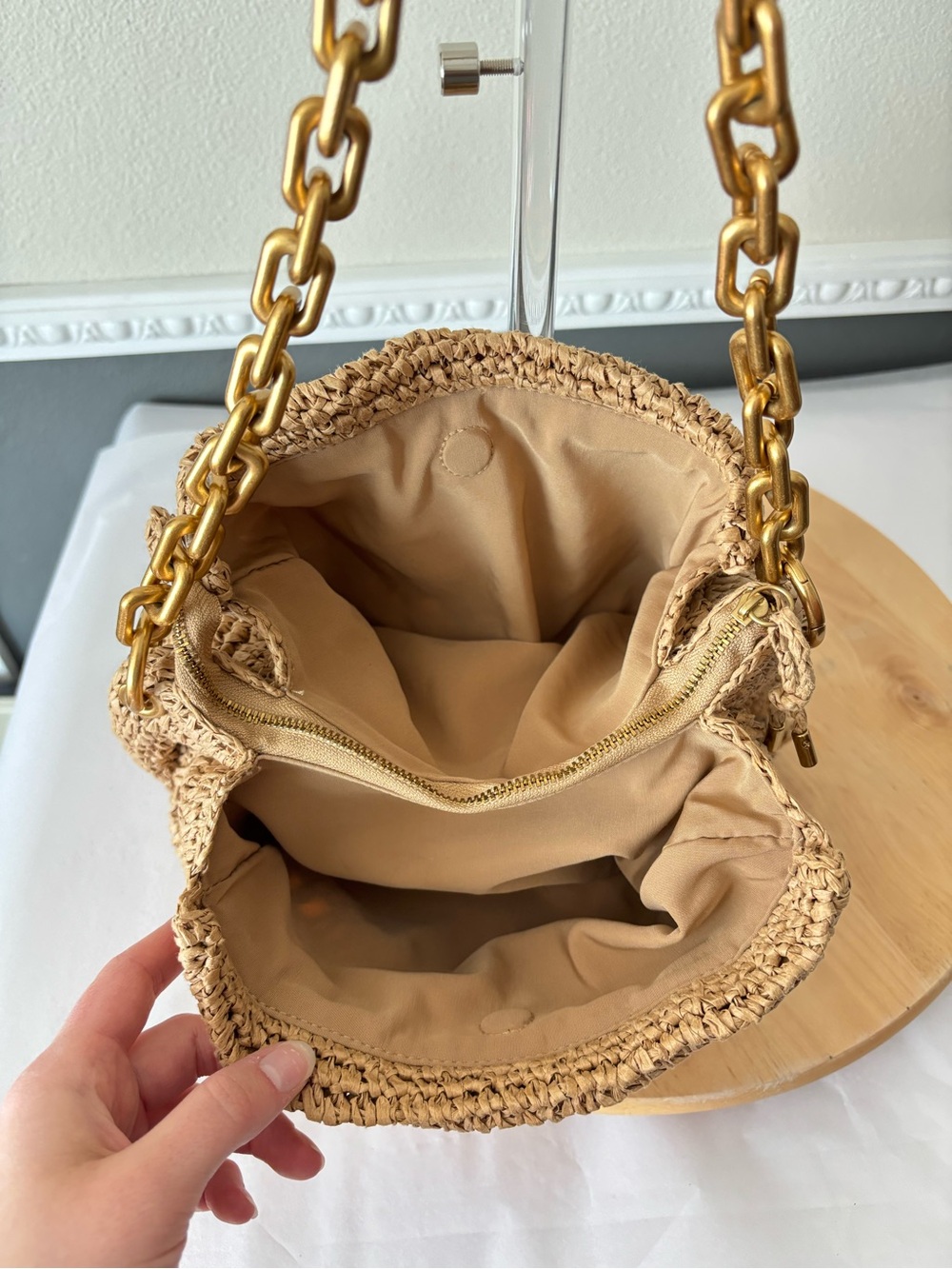 NWOT ZARA Woven Tan Straw Summer Shoulder Bag with Heavy Gold Chain - Picture 6 of 7